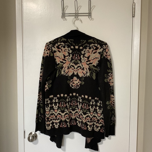 Staring at stone black floral open-front cardigan - Picture 3 of 4